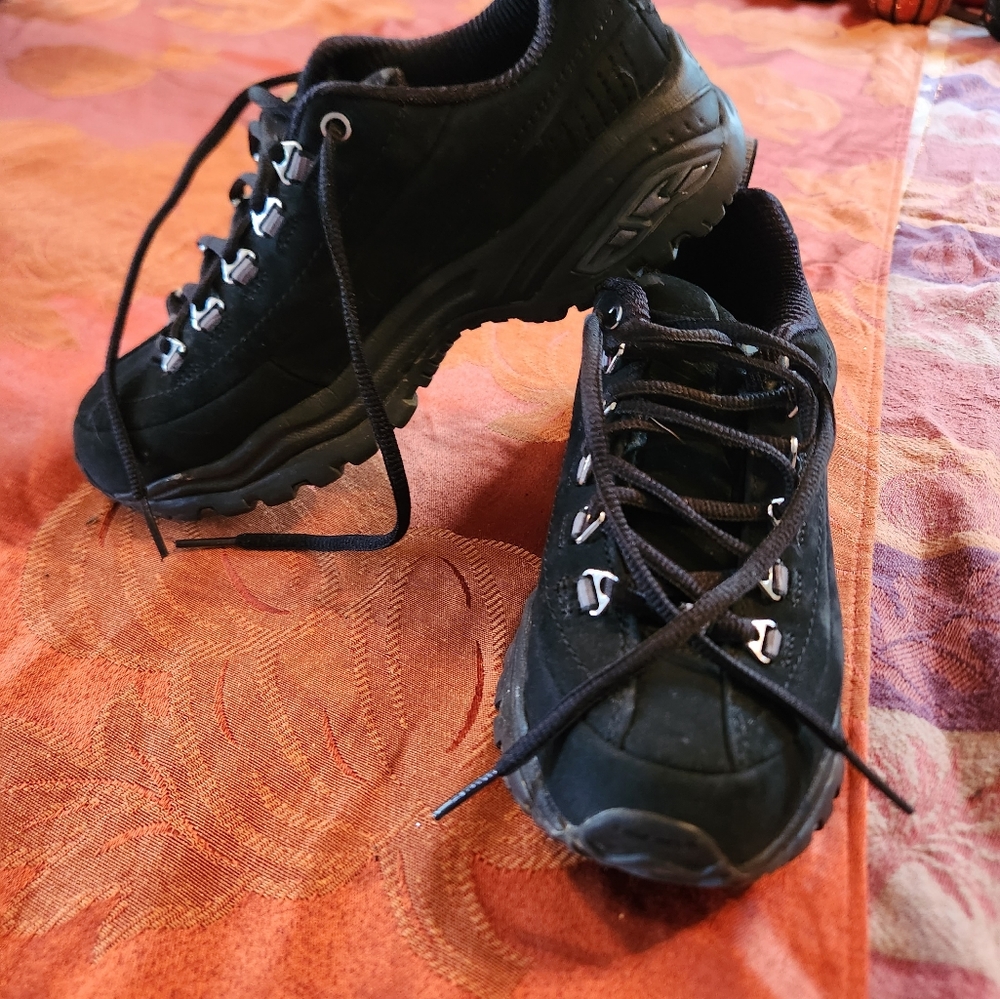 Black skechers